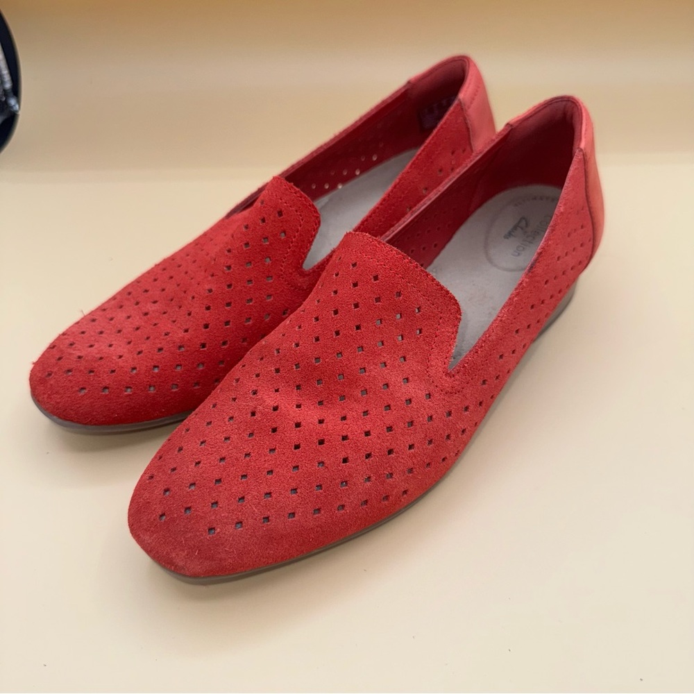 Clark’s Emmes Red Perforated Suede Loafers, Women’s Size 9, EUC